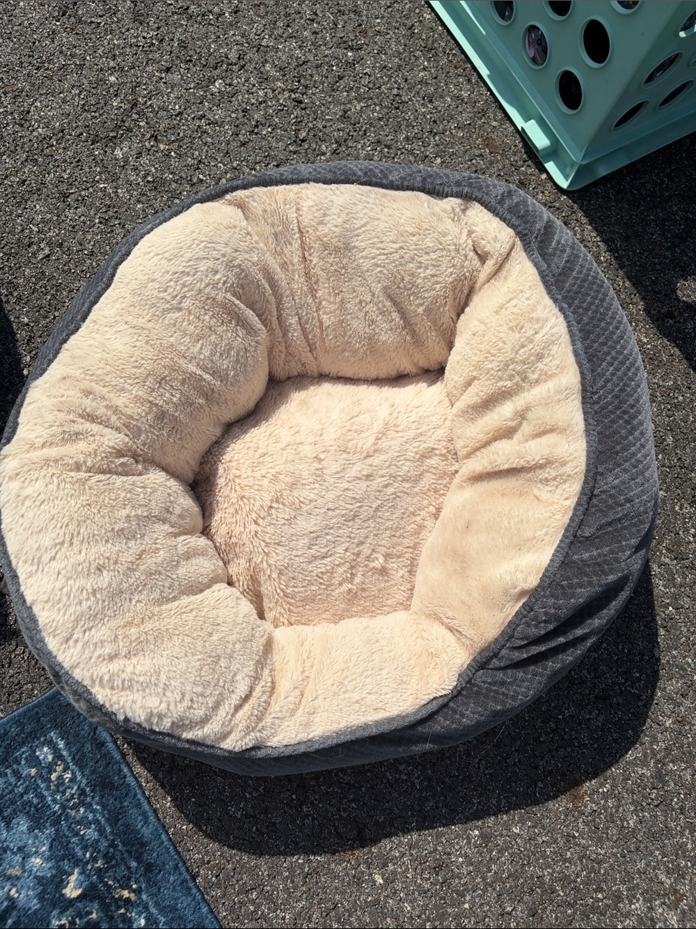 Cozy Round Pet Bed in Cream and Gray